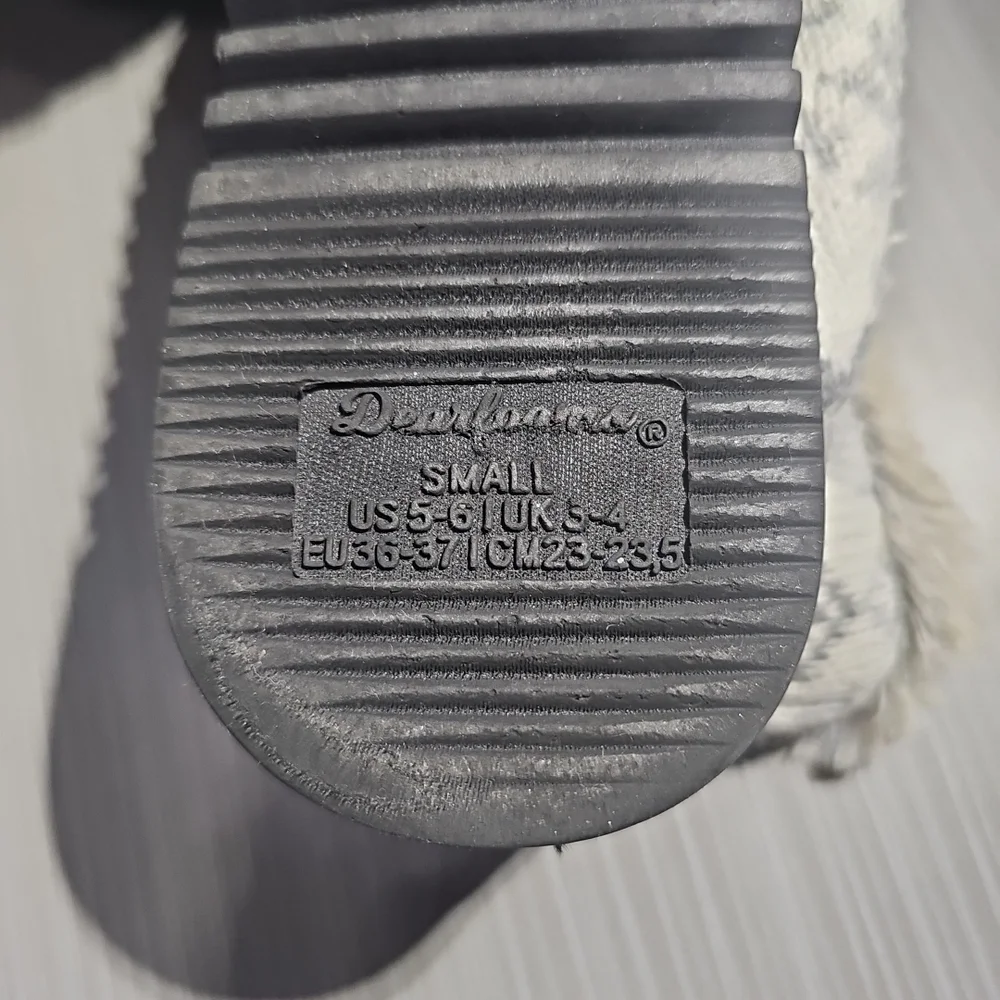 Dearfoams‎ Slippers Womens Small (5-6) Sweater Knit 2 Button Good PreOwned